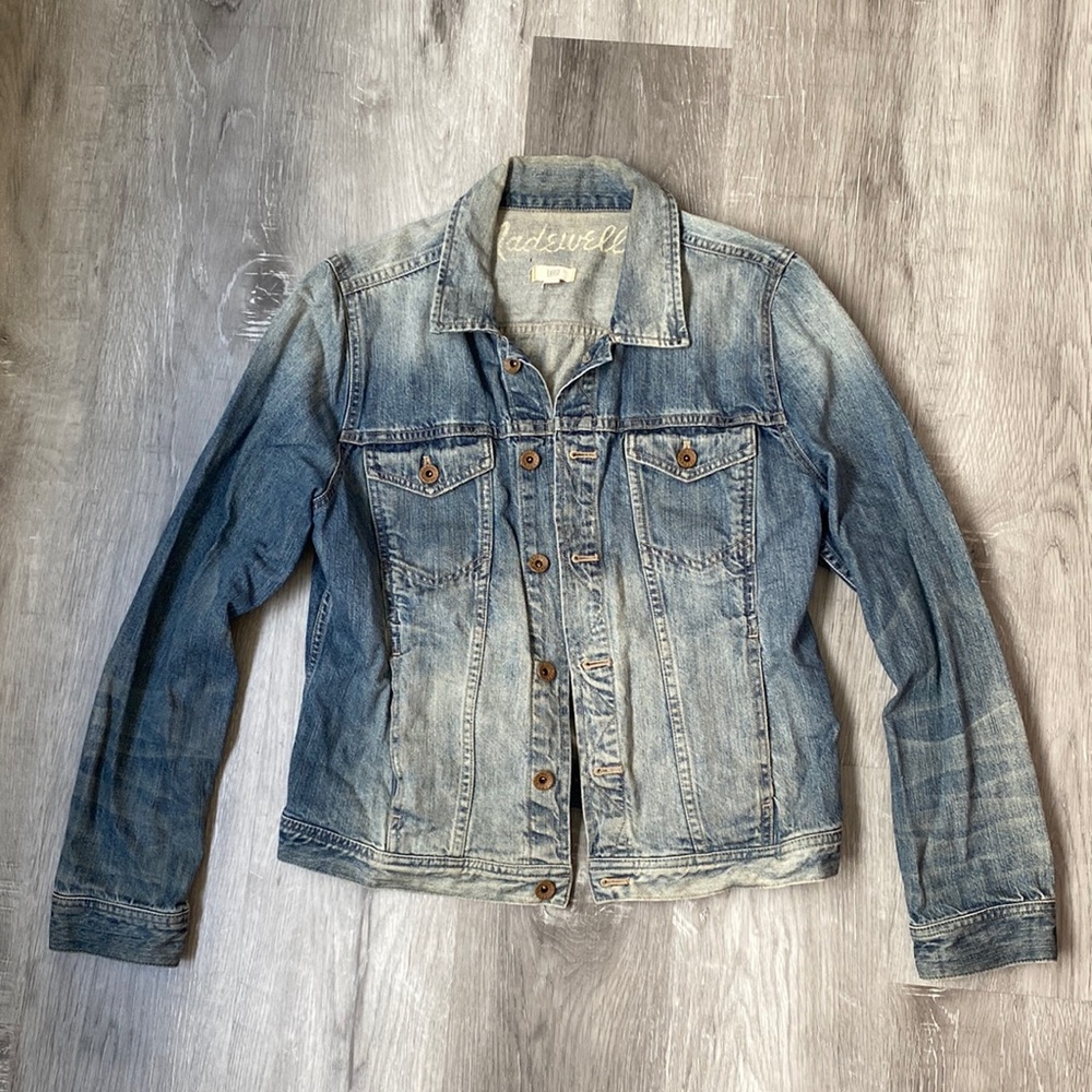 Madewell fitted jean jacket size Large, pre-owned.